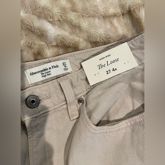 NWT Abercrombie & Fitch High Rise Loose Jean in stone size 4R - Picture 6 of 9